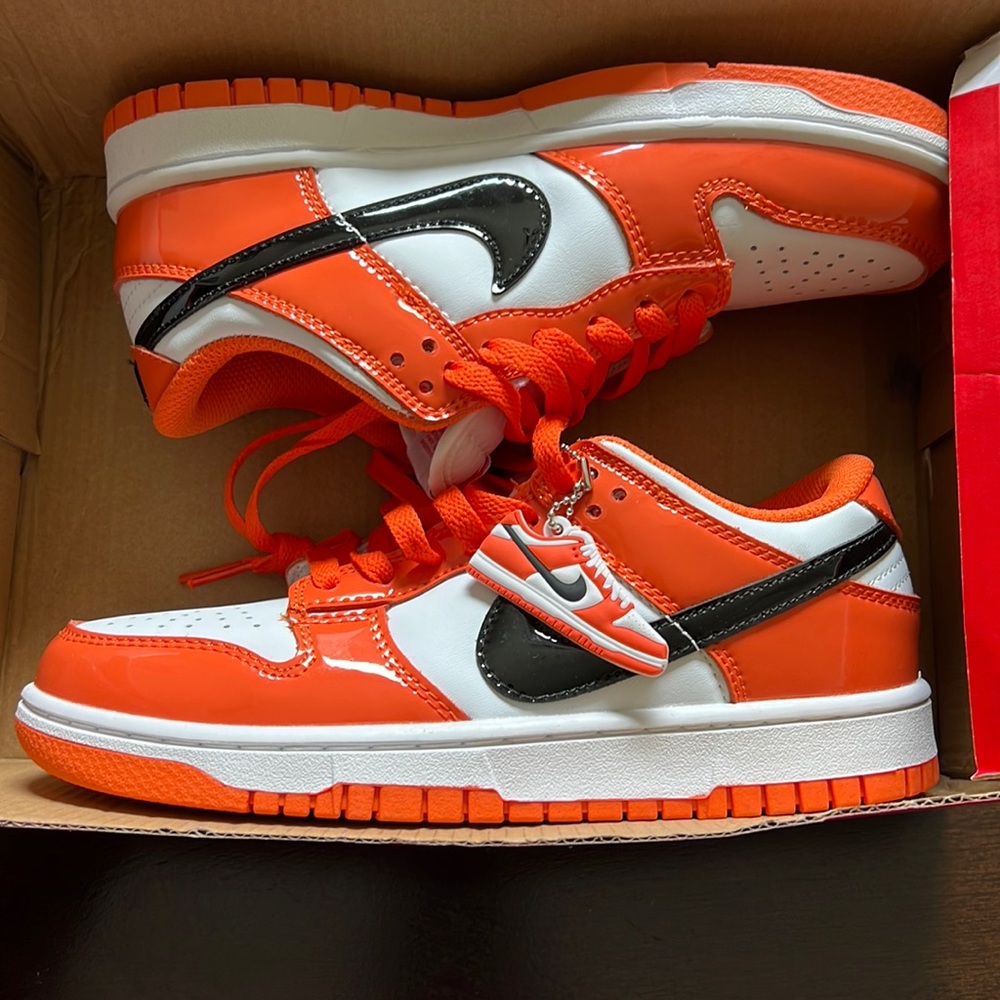Orange dunks